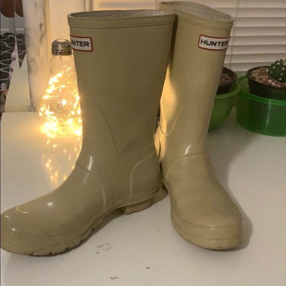 Off white Hunter Rain boot size 7M/8F